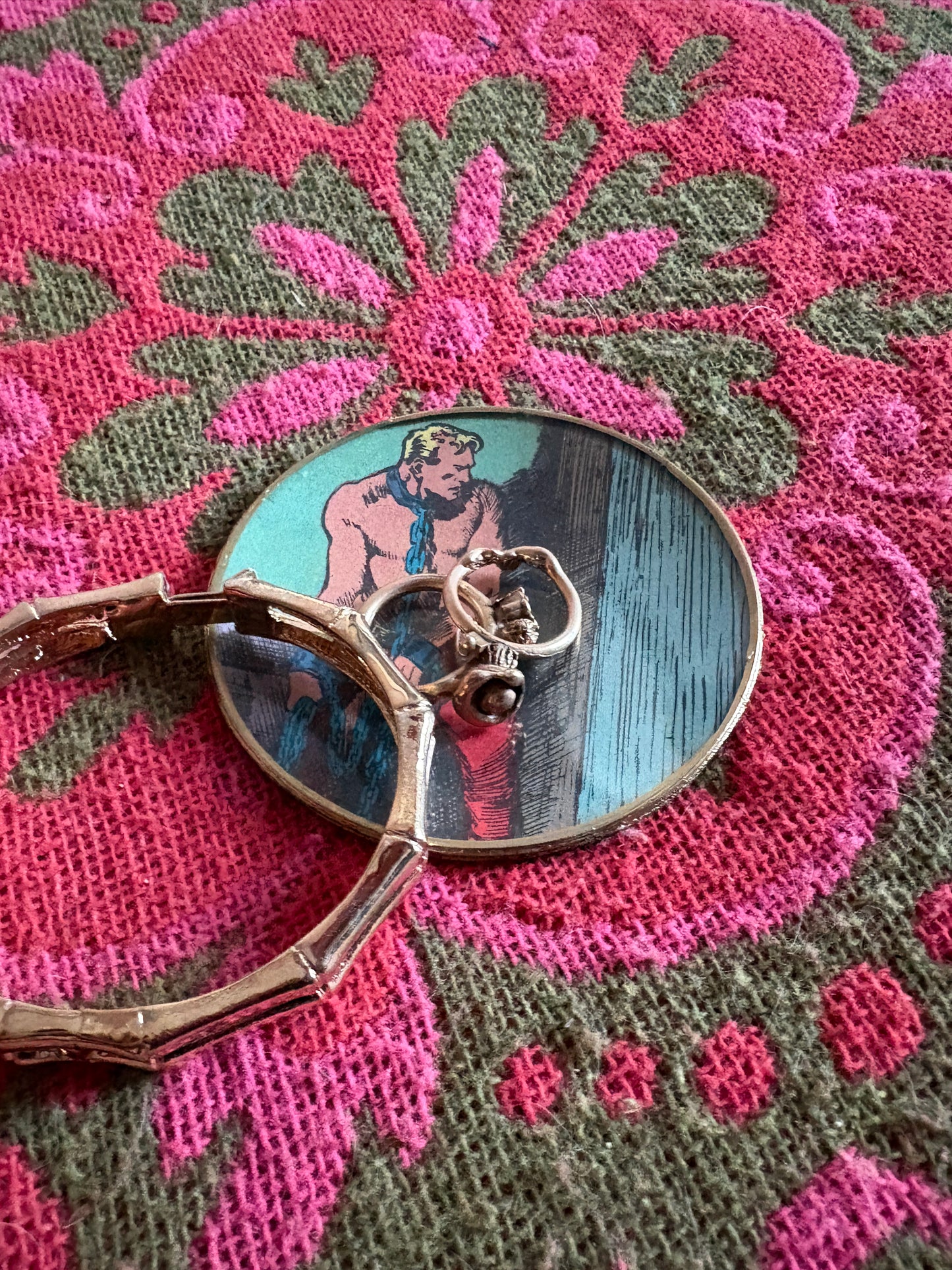 Mini Shelfie: Gordon in Chains