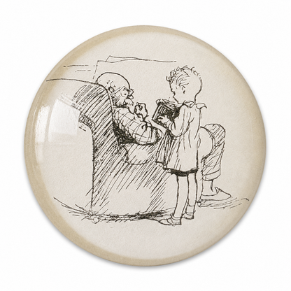 Occhiolino in vetro con illustrazione vintage di una bambino accanto a un anziano seduto in poltrona. Pezzo unico realizzato a mano, completo di sacchettino cucito a mano.