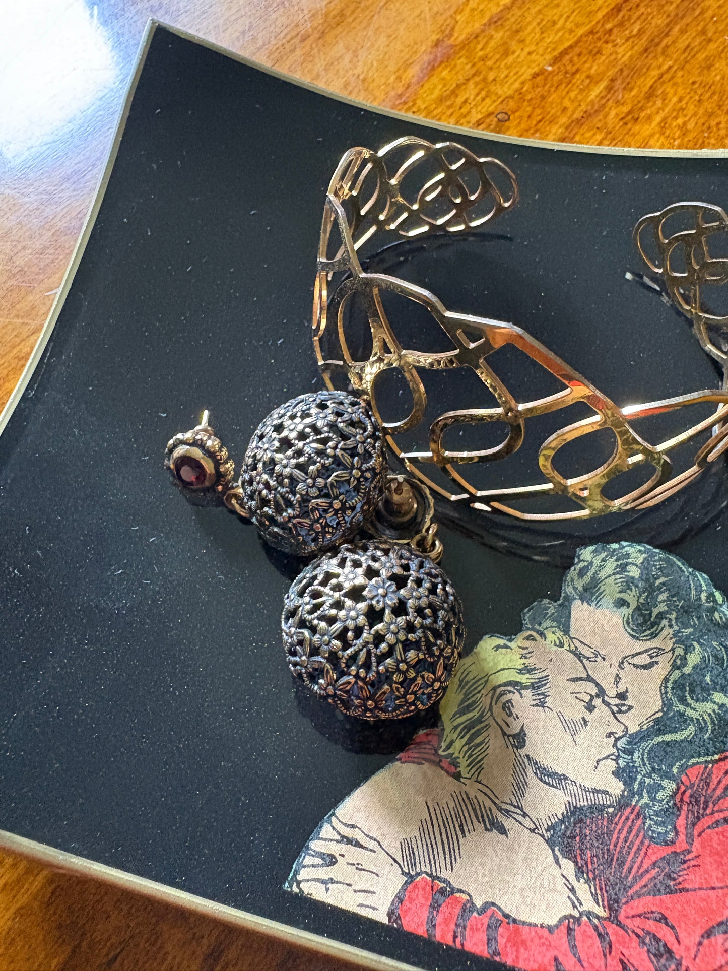 Shelfie : Dale e Gordon abbracciati