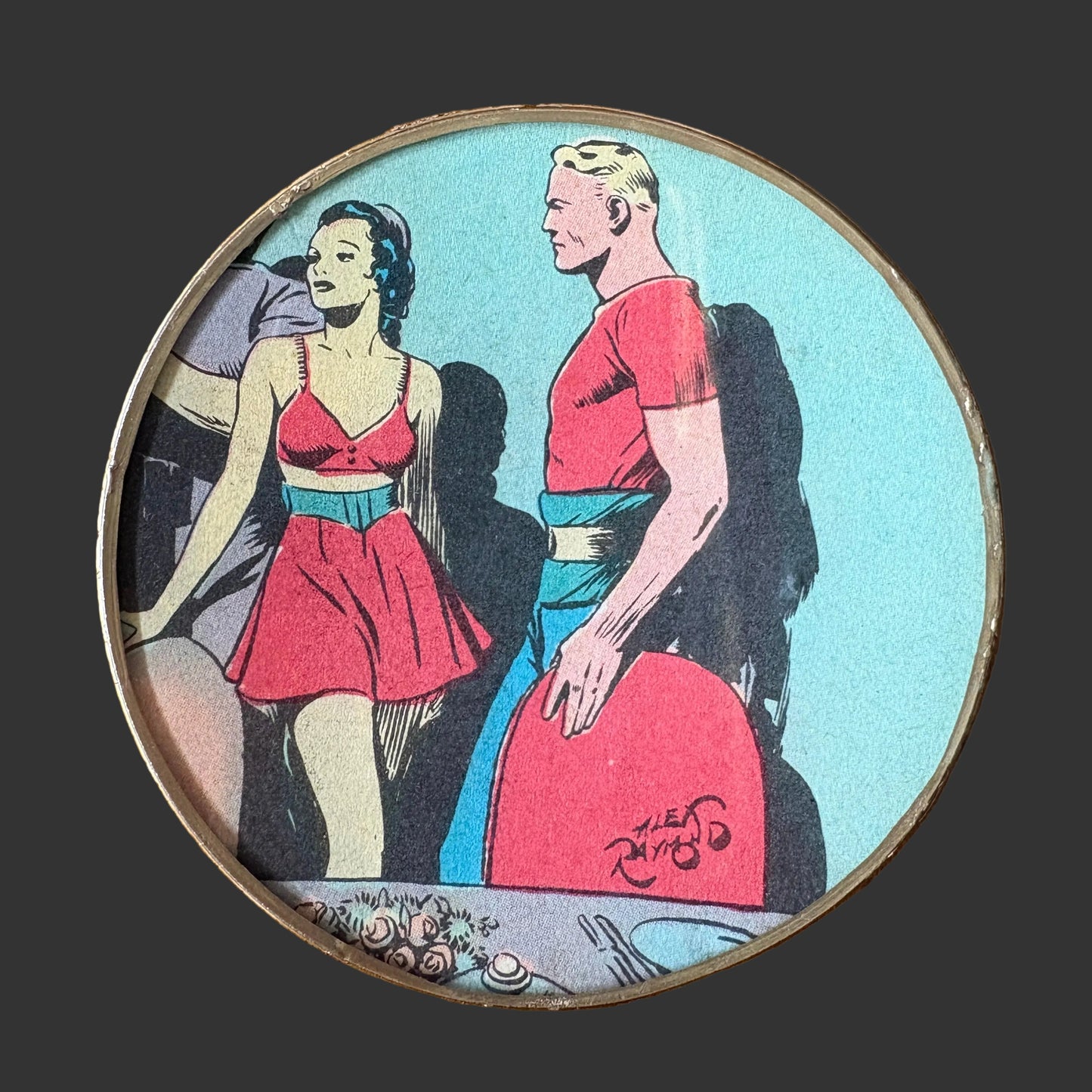 helfie artigianale 8 cm "Un momento condiviso" con illustrazione originale del 1965 raffigurante persone riunite attorno a una tavola, realizzato a mano a Milano, pezzo unico in vetro con certificato di autenticità.