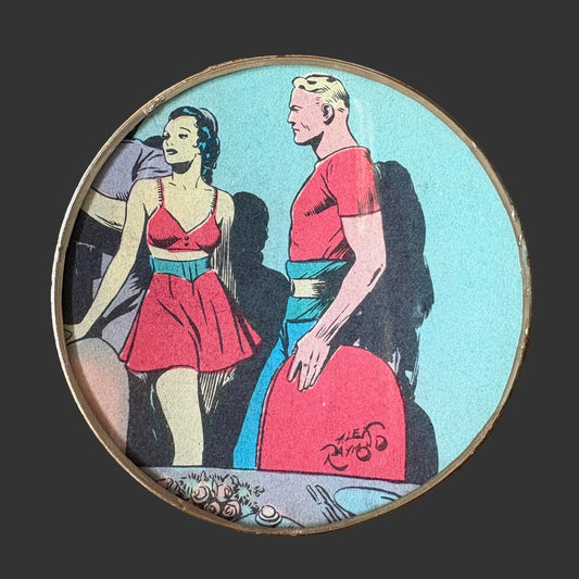 helfie artigianale 8 cm "Un momento condiviso" con illustrazione originale del 1965 raffigurante persone riunite attorno a una tavola, realizzato a mano a Milano, pezzo unico in vetro con certificato di autenticità.