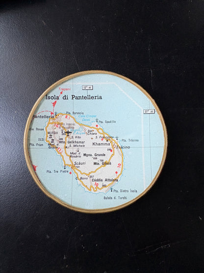 Shelfie Ø8 cm – Mappa dell'Isola di Pantelleria | 1982 | Atlante Stradale De Agostini