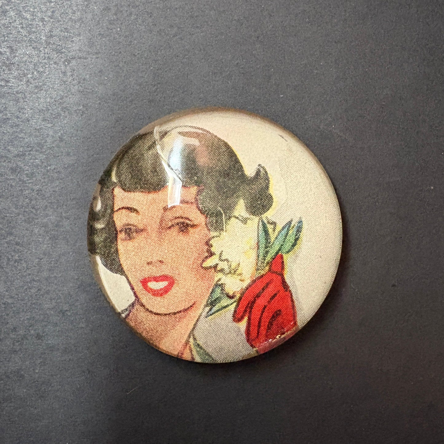 Occhiolino modaiolo: Modella con fiore