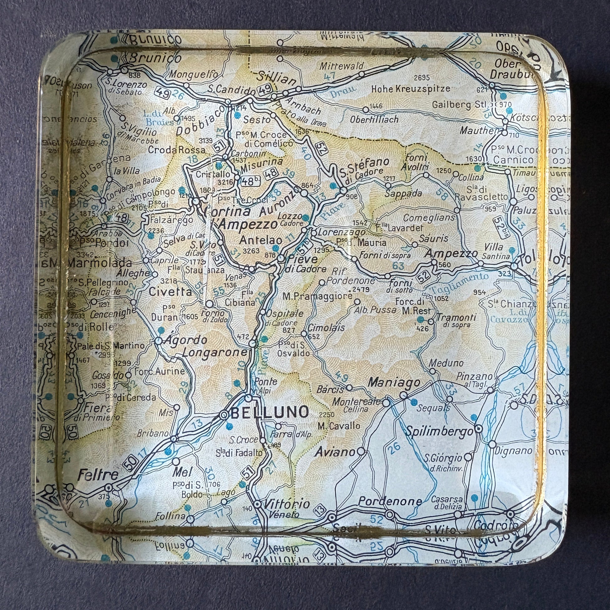 PostaFerma con ritaglio originale del 1954 dedicato a Cortina d'Ampezzo custodito sotto vetro artigianale