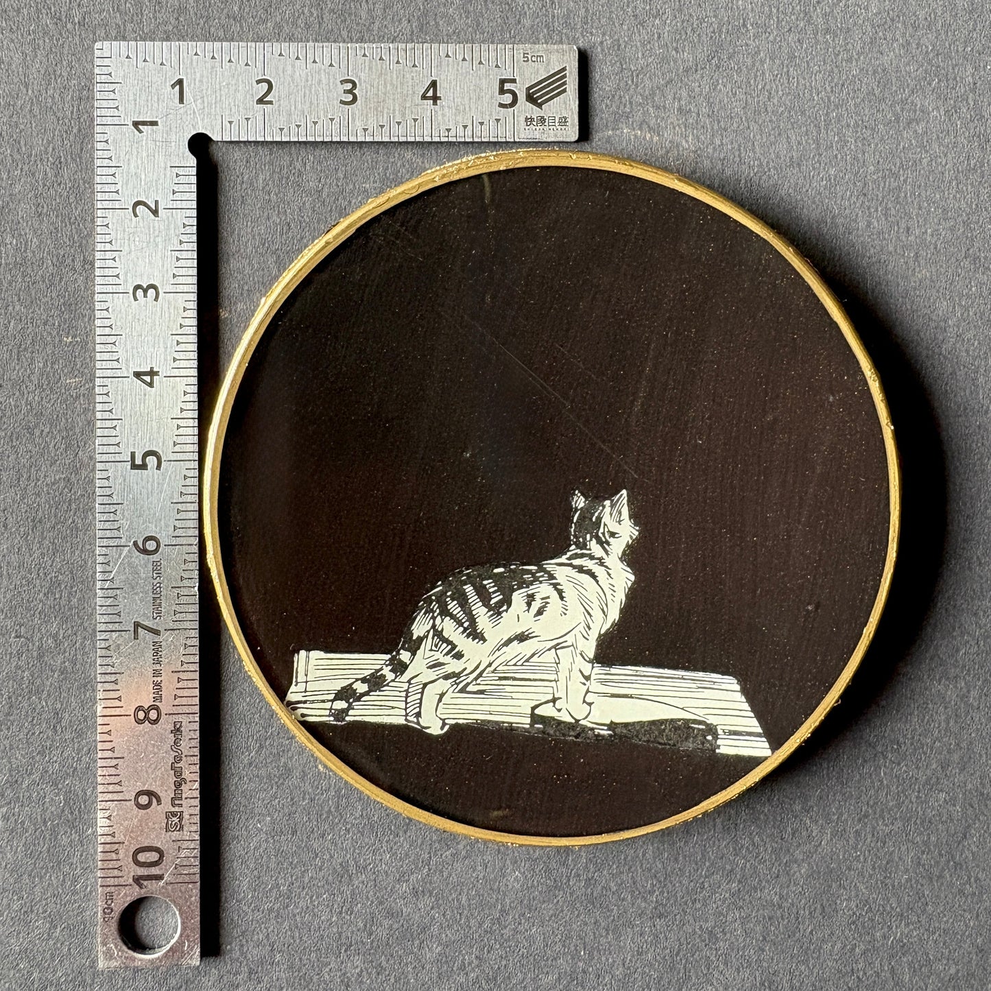 Mini Shelfie: Black and White Cat 