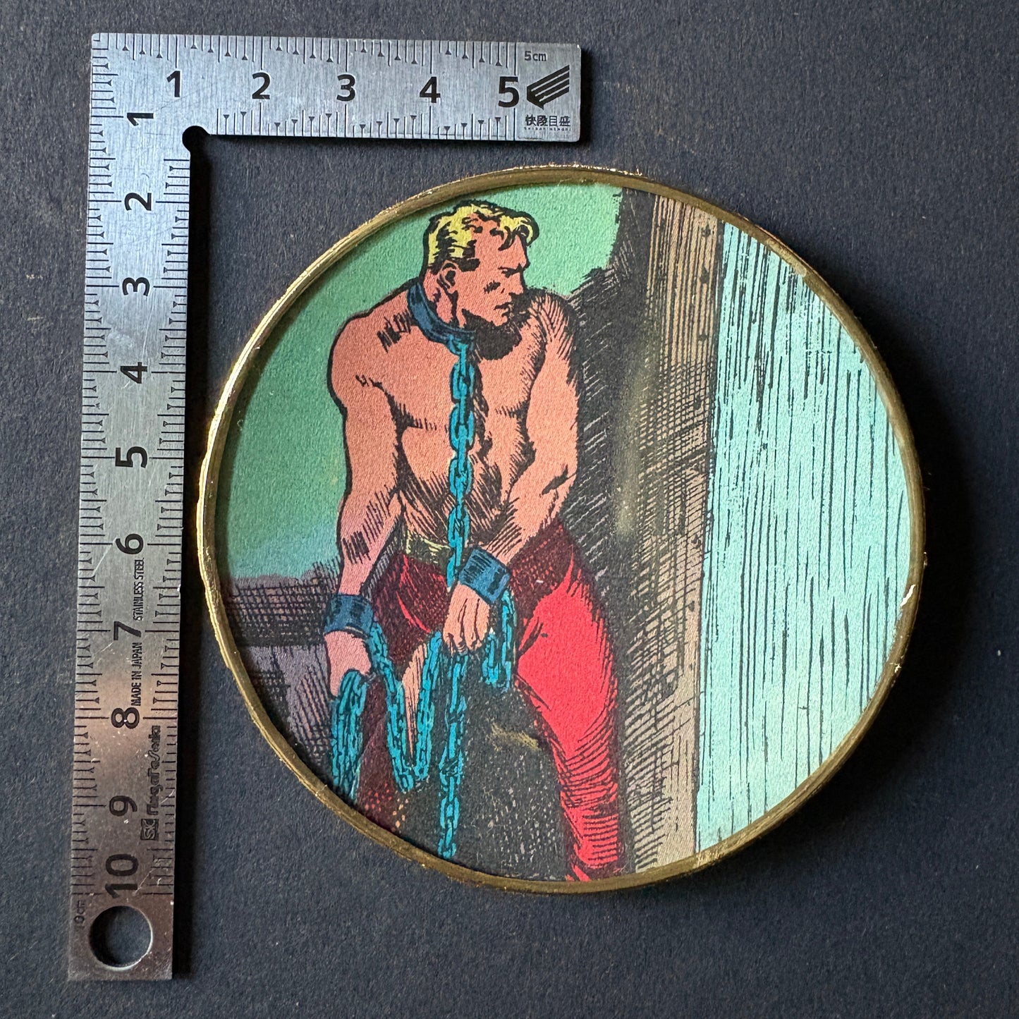 Mini Shelfie: Gordon in Chains 