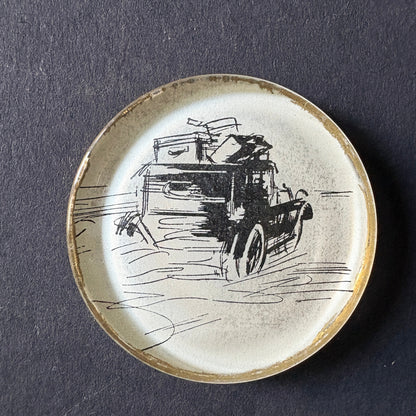 Fabulous wink: Car loaded with suitcases