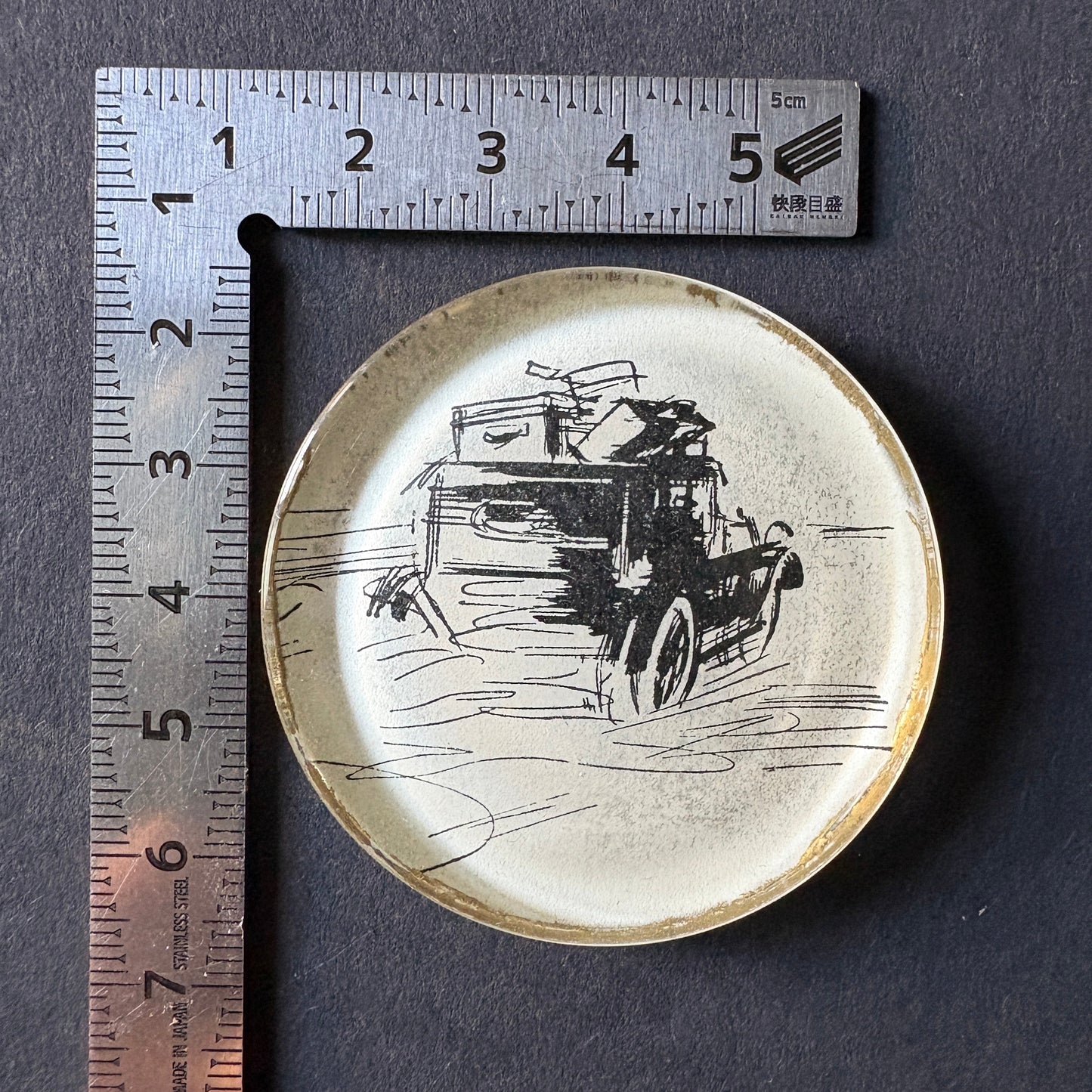 Fabulous wink: Car loaded with suitcases