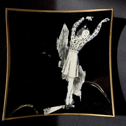 Shelfie: Dancing Girl