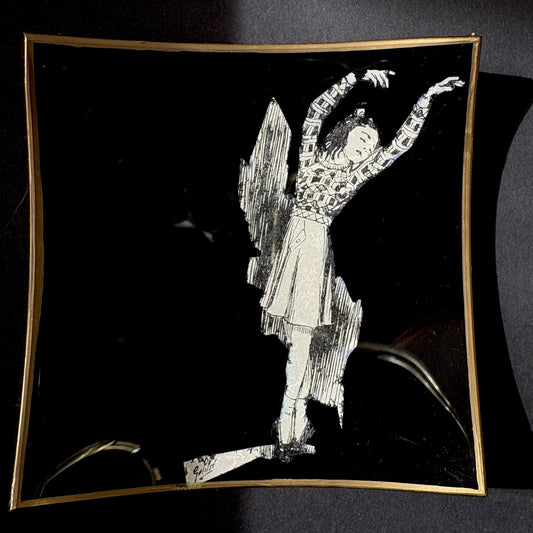 Shelfie: Dancing Girl