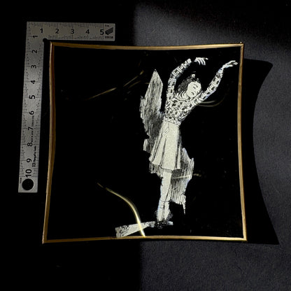 Shelfie: Dancing Girl