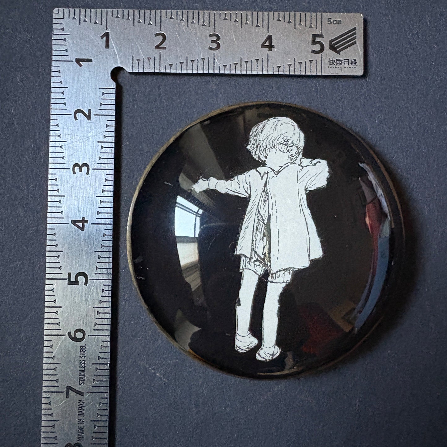 Variegated wink: Christopher Robin from behind on a black background