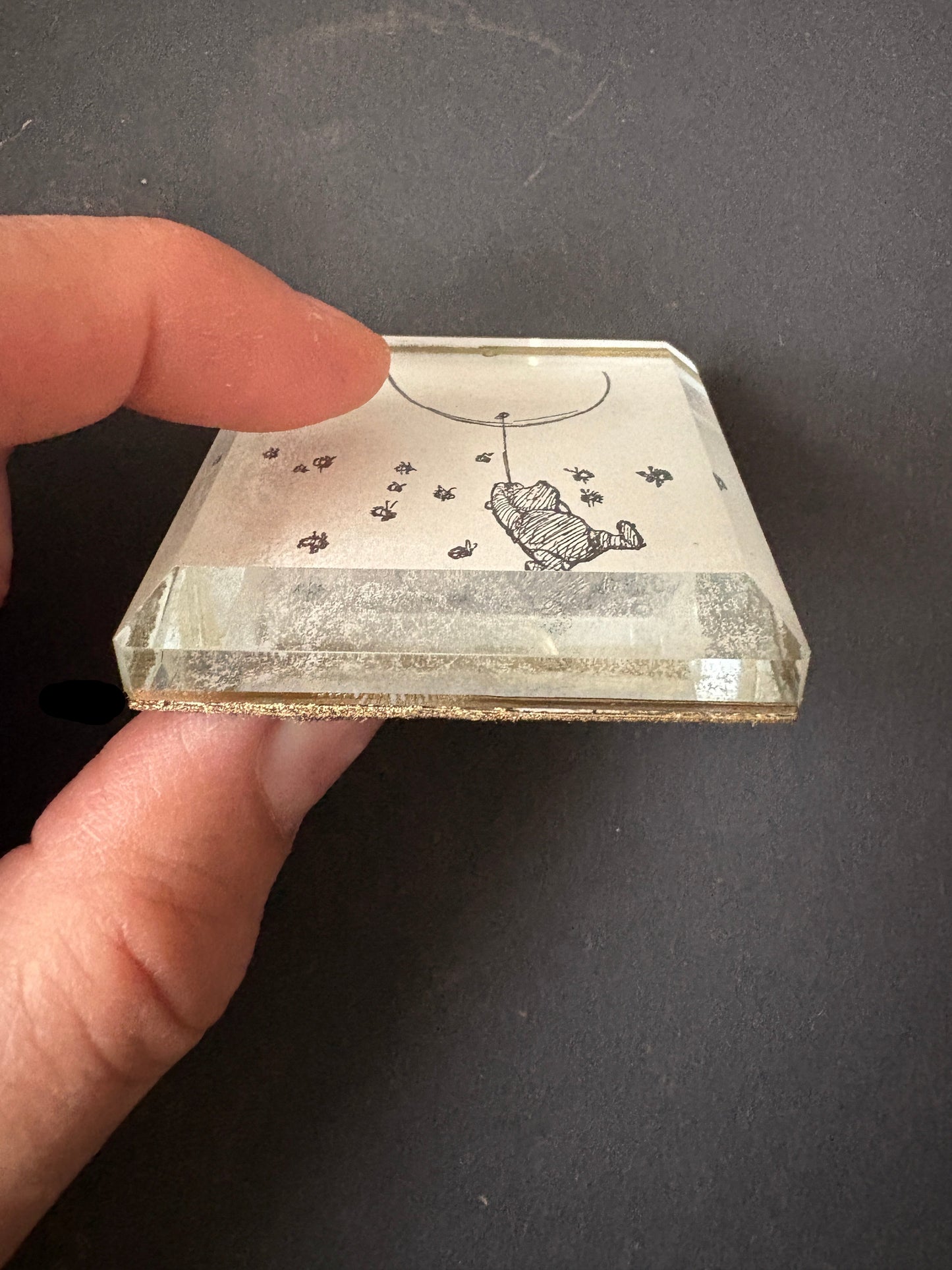 PostaFerma: Winnie the Pooh hanging from a balloon