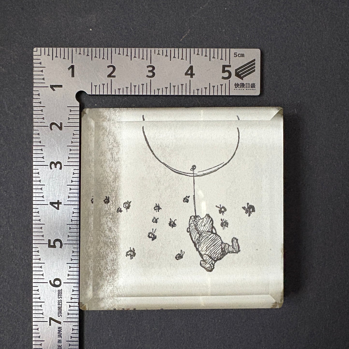 PostaFerma: Winnie the Pooh hanging from a balloon