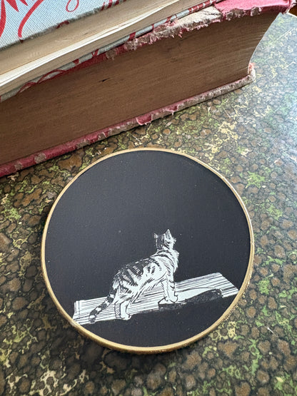 Mini Shelfie: Black and White Cat 