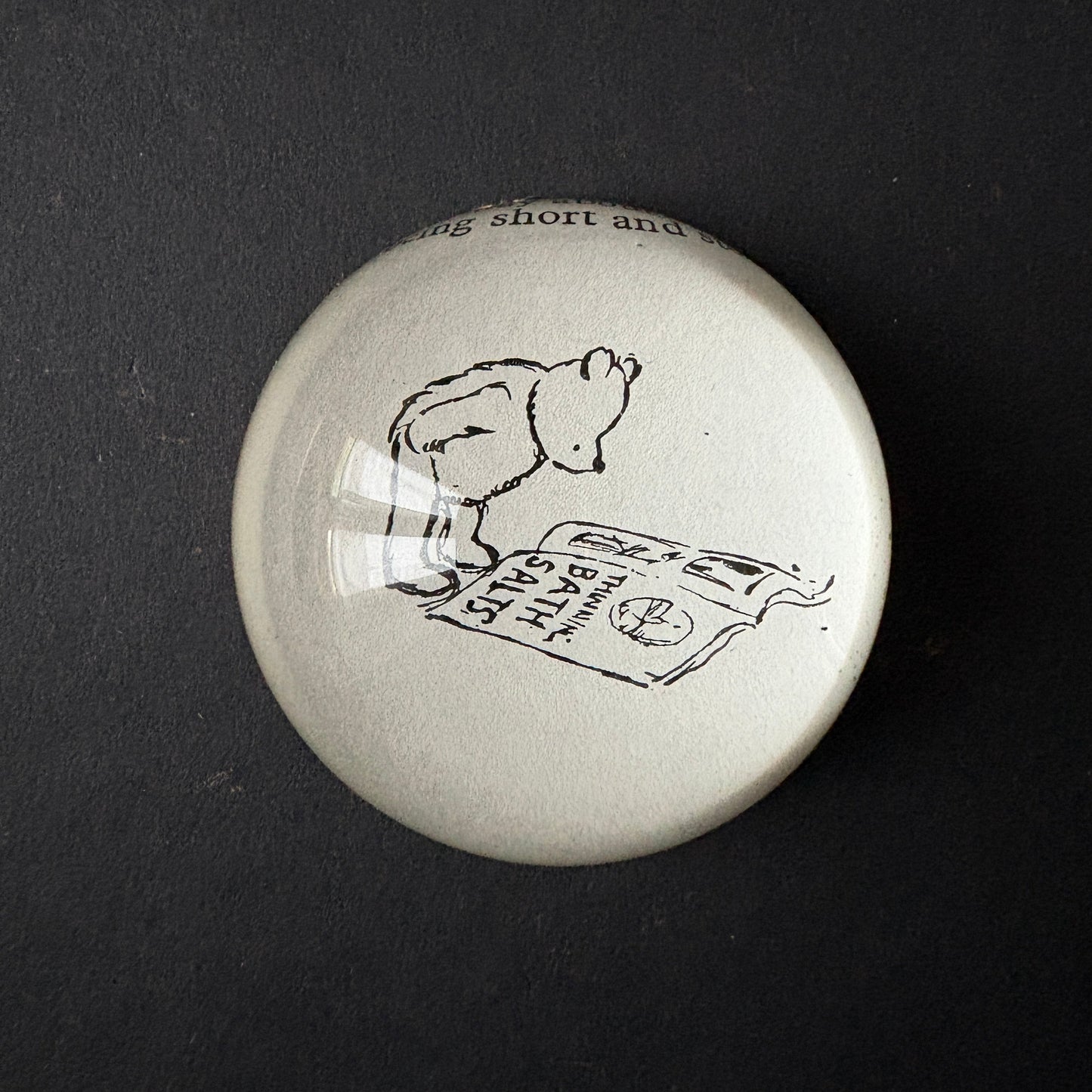 PostaFerma: Winnie the Pooh reads the newspaper