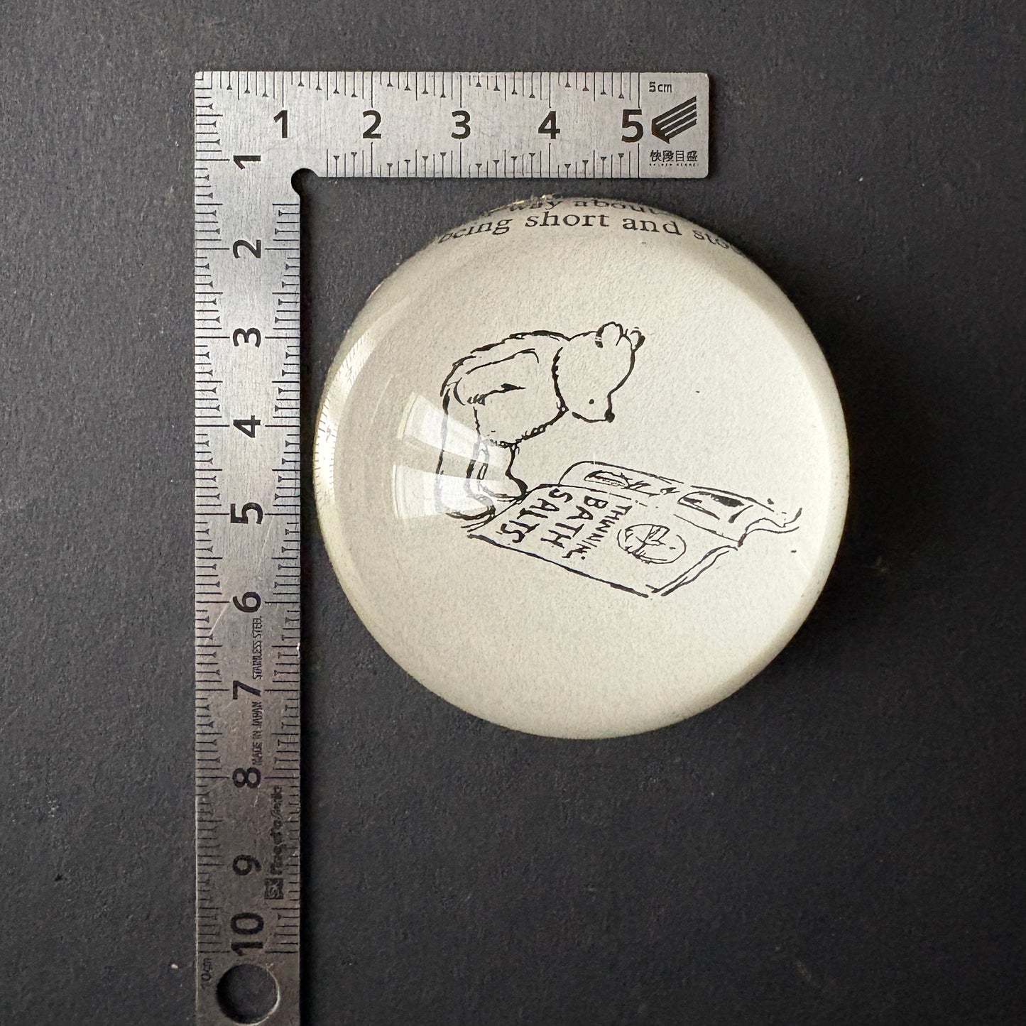 PostaFerma: Winnie the Pooh reads the newspaper