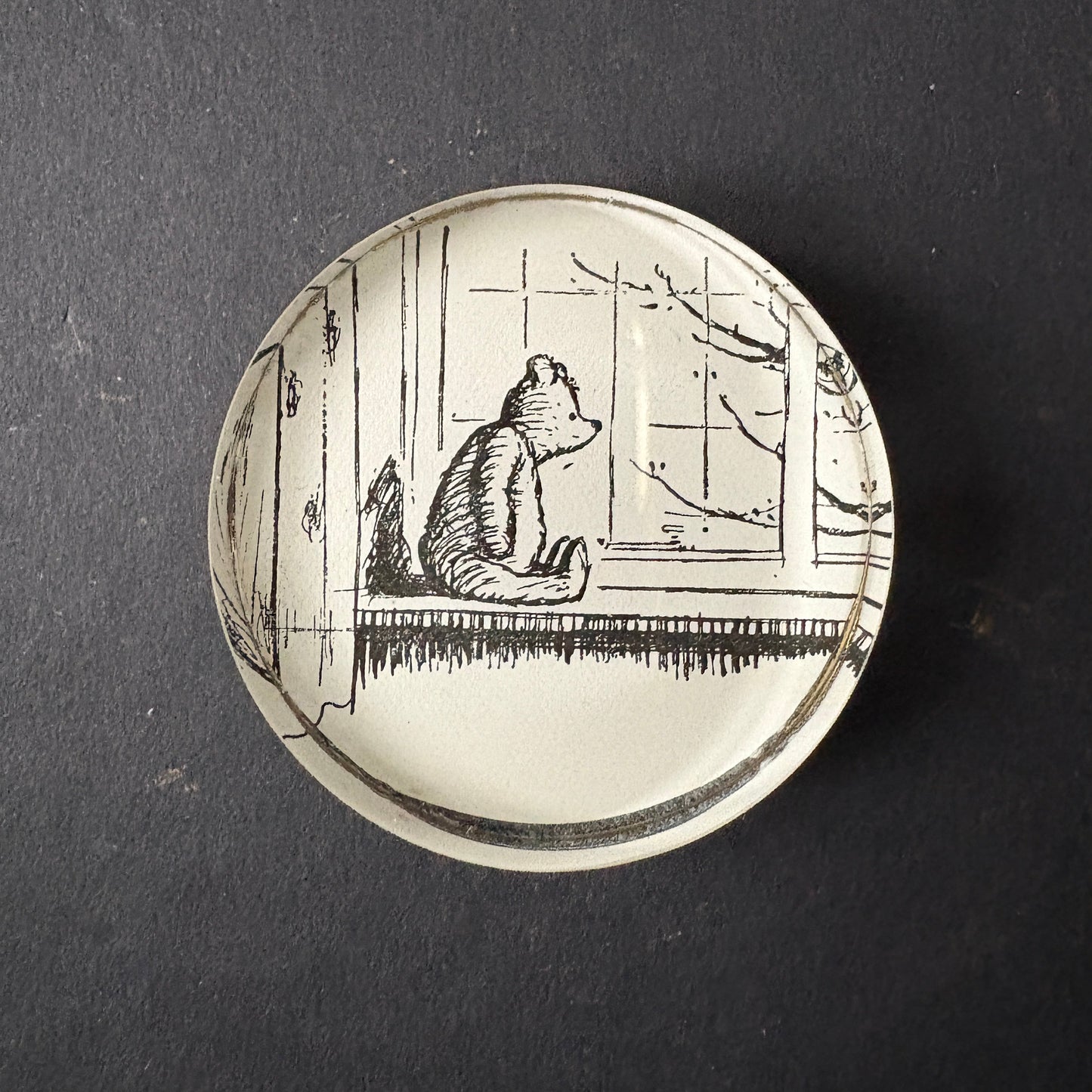 PostaFerma: Winnie the Pooh looks out the window