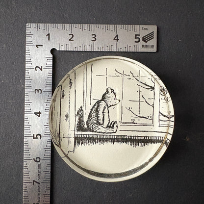 PostaFerma: Winnie the Pooh looks out the window