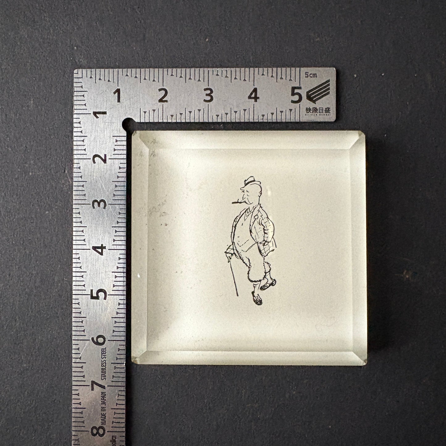 PostaFerma: Gentleman walking with a cane and a cigar